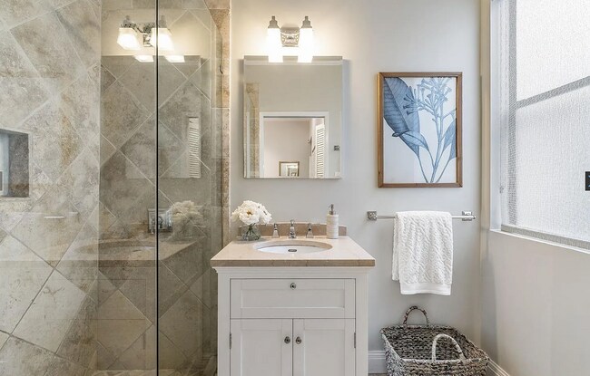 Master bathroom - 2578 California St