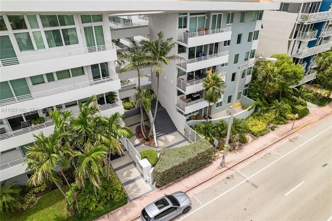 Building Photo - 7800 Collins Ave