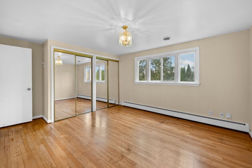 Building Photo - 2616 Douglas Dr