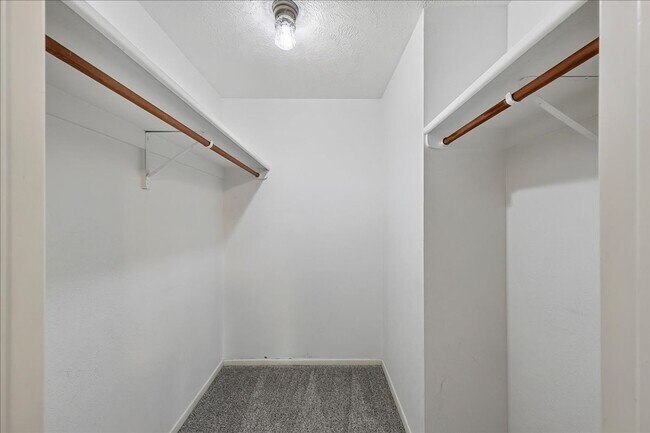 Building Photo - Charming SE Boise Townhome Near the Greenbelt