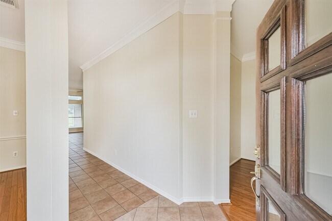 Building Photo - 7718 Trophy Pl Dr