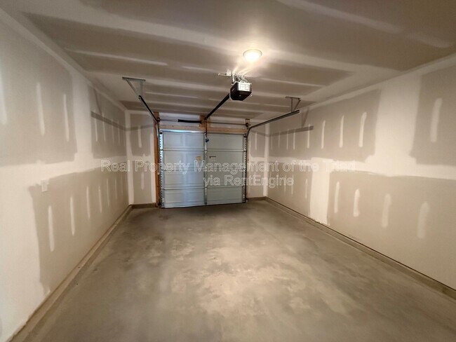 Building Photo - 907 Elderberry Wy
