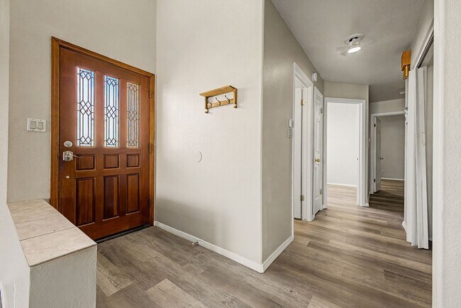Building Photo - 184 S Willow Creek St