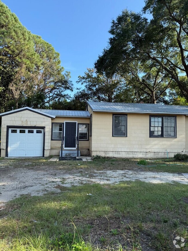 Building Photo - *RENOVATED* 3-Bedroom 1-Bath $1,850/ mo. -...