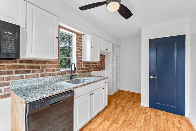 Building Photo - 947 Brintell St