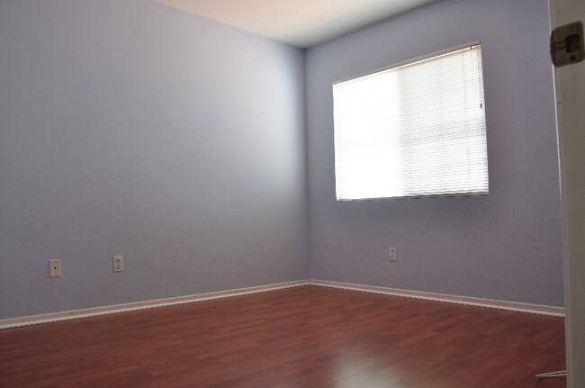 Building Photo - 9468 Compass Point Dr S