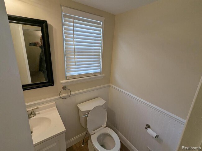 Building Photo - 1344 Revere Dr