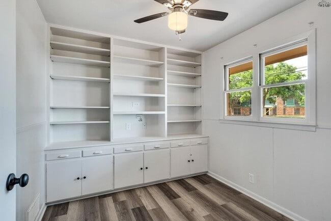 Building Photo - 2108 Granada Dr