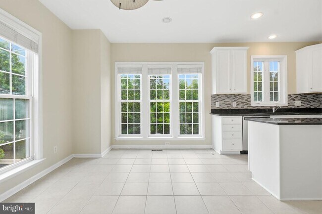 Building Photo - 13318 Summer Garden Walk