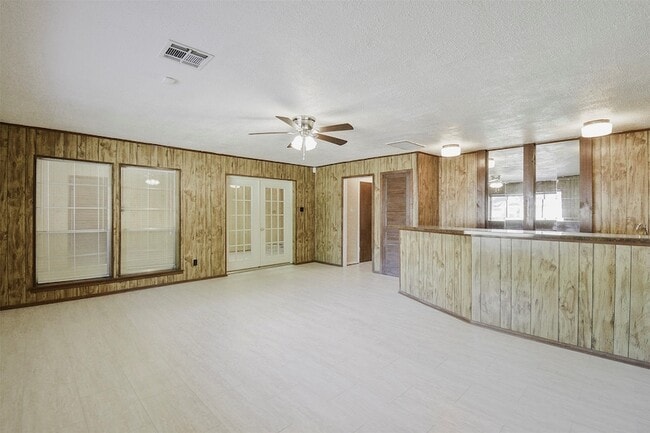 Building Photo - 13915 Roundstone Ln