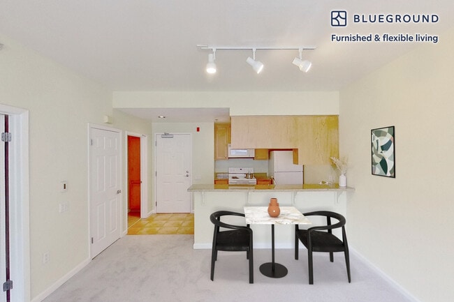 Building Photo - 1099 Admiral Ct