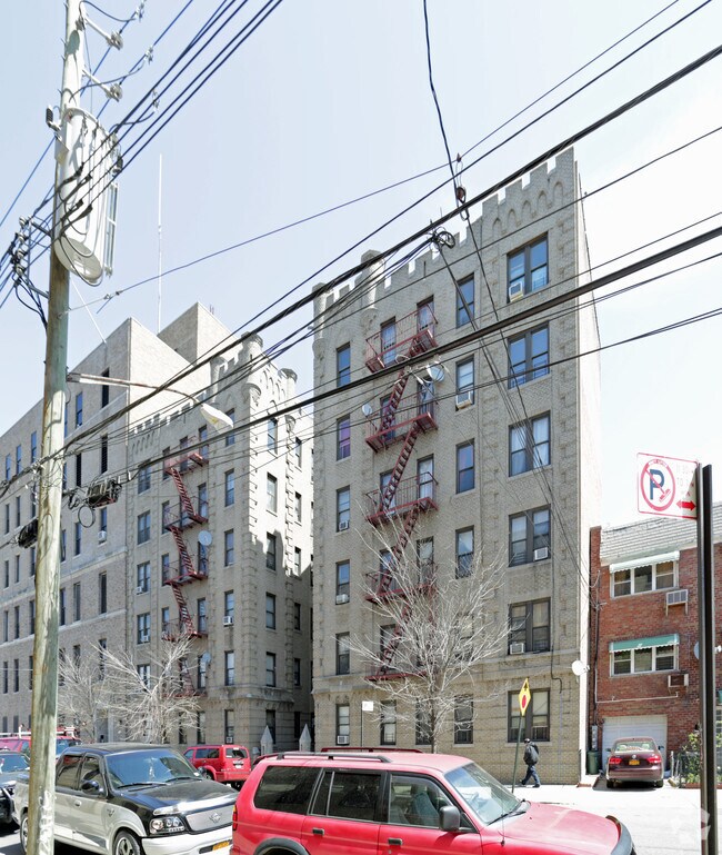 Building Photo - 3040 Cruger Ave