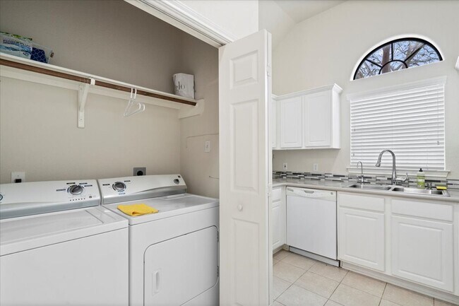 Building Photo - 2338 Bermuda Shores Dr