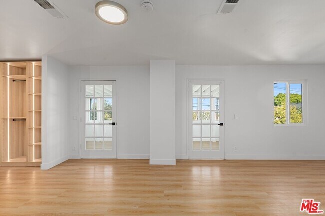 Building Photo - 2522 Armacost Ave