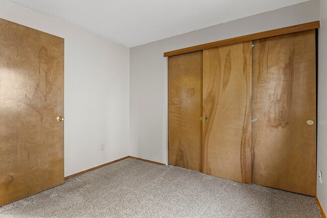 Building Photo - 6432 SE 63rd Ave