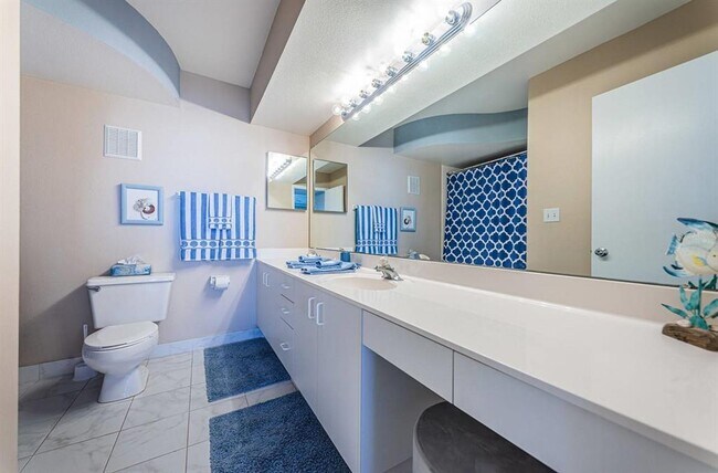 Building Photo - 6093 Bahia Del Mar Cir N