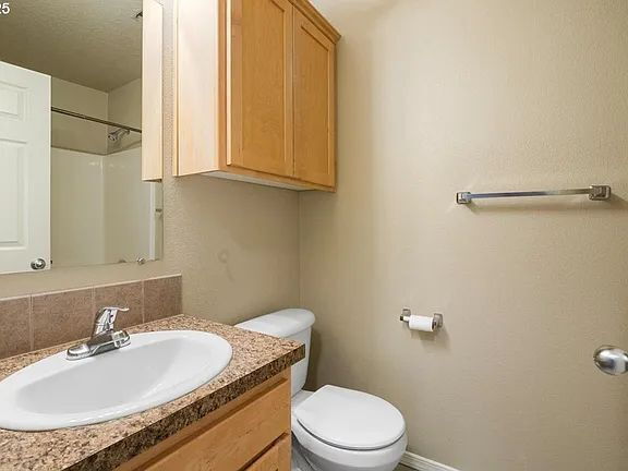 Building Photo - "Charming 3-Bed Oasis in Monmouth with Cozy Fireplace & Stylish Furnishings!"