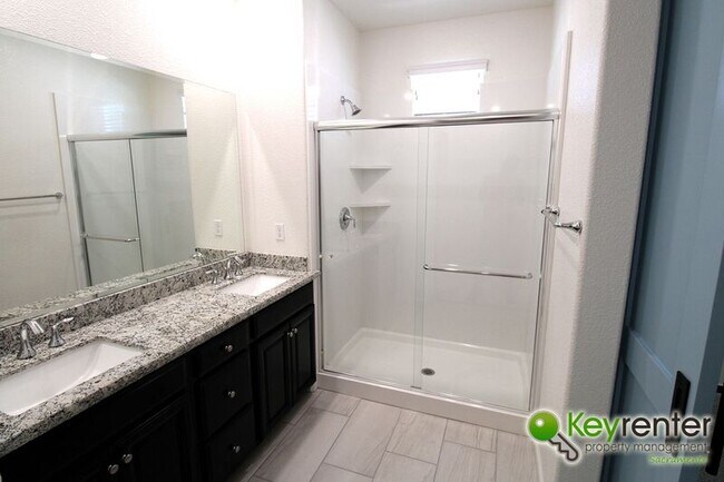 Building Photo - 1061 Chapelhill Ln