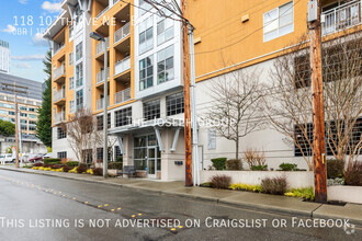 Building Photo - Bellevue studio with stunning city view