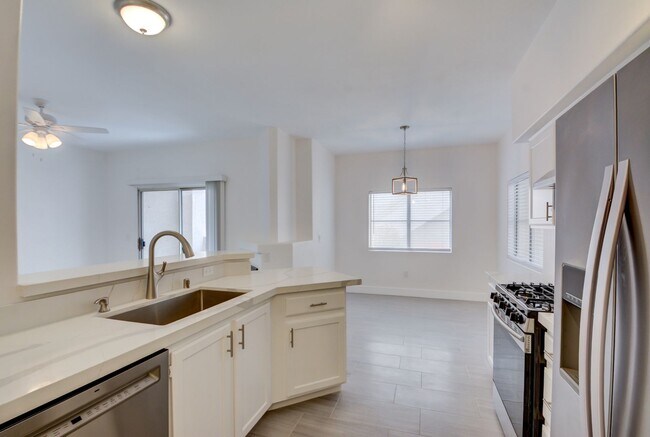 Building Photo - UPGRADED 2 BEDROOM CONDO!