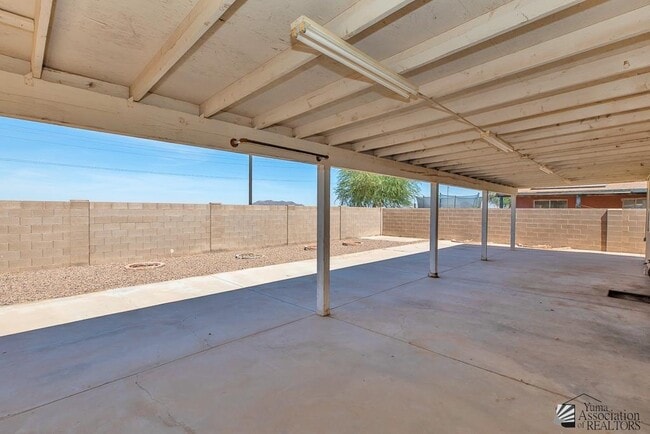 Building Photo - 1740 S 48th Way