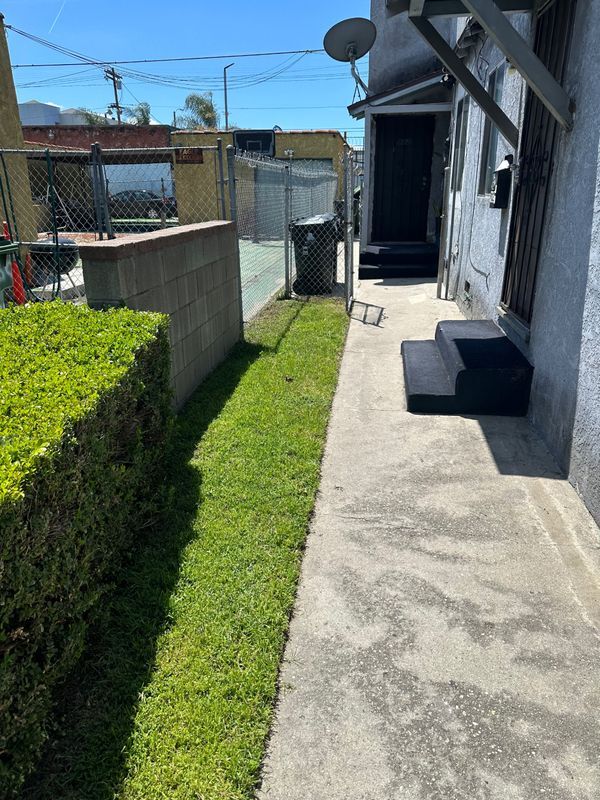 Building Photo - 934 1/2 West 71st Street