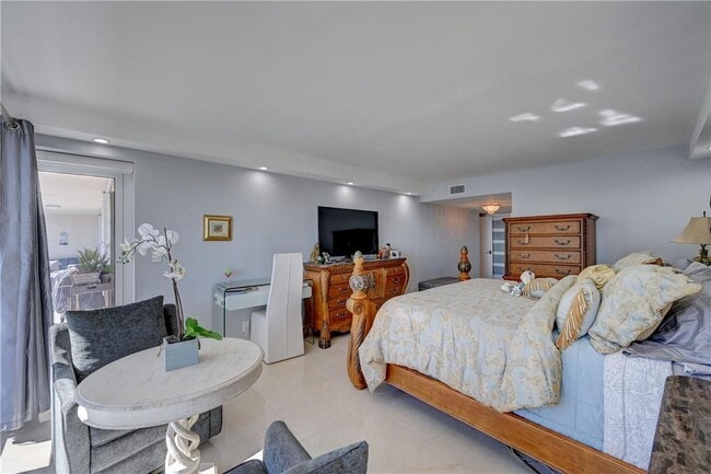 Building Photo - 4100 Galt Ocean Dr