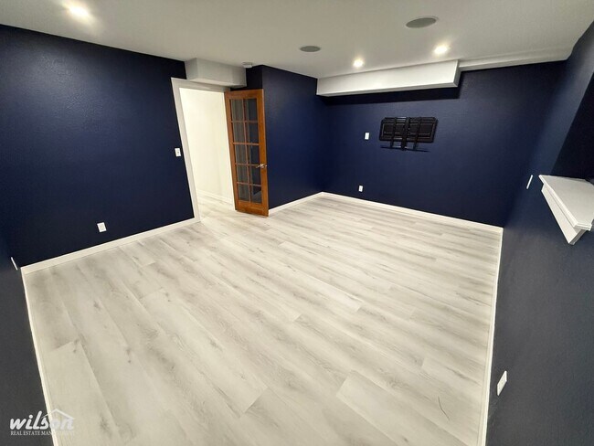 Building Photo - Remodeled 4bd/3ba Naches Home with Firepla...