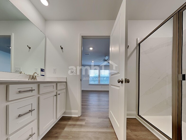 Building Photo - 104 Slice Dr