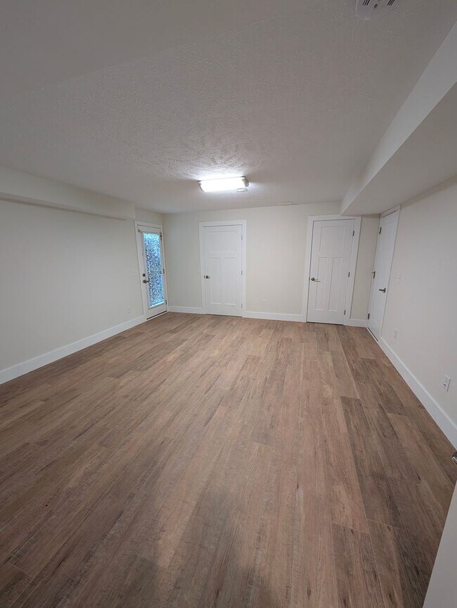 Building Photo - 3-4 Bedrooms Townhome Concord Village, Avo...