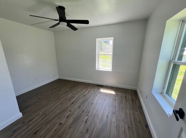 Building Photo - 114 Raby St
