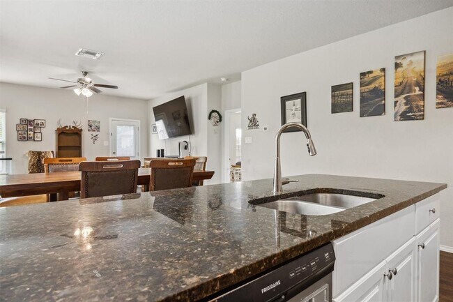 Building Photo - 1413 Coffee Tree Dr