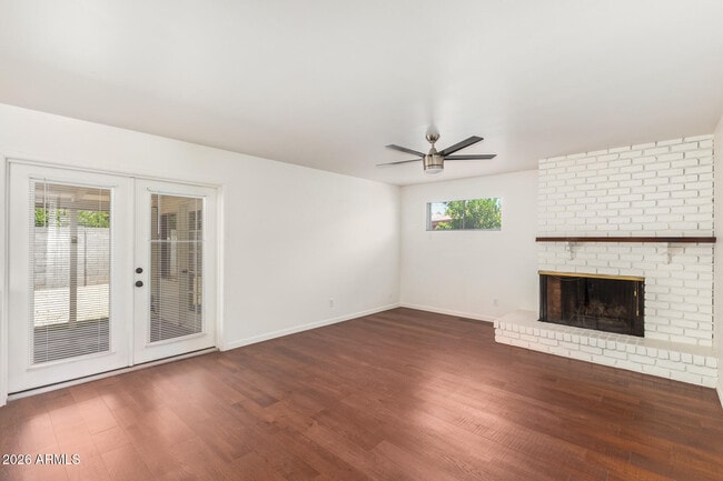 Building Photo - 108 W Balboa Dr