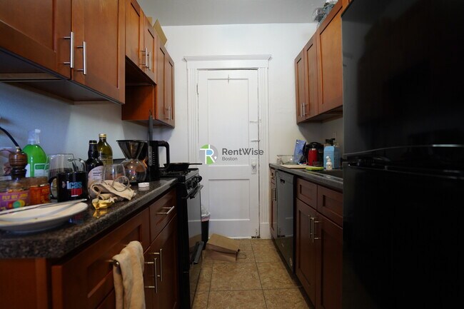 Building Photo - 231-235 Park Dr