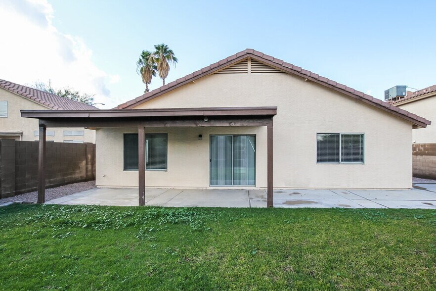 Building Photo - 9561 N 85th Dr