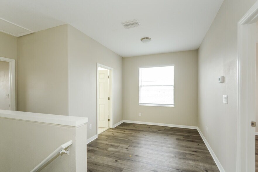 Building Photo - 12450 Duckett Ct