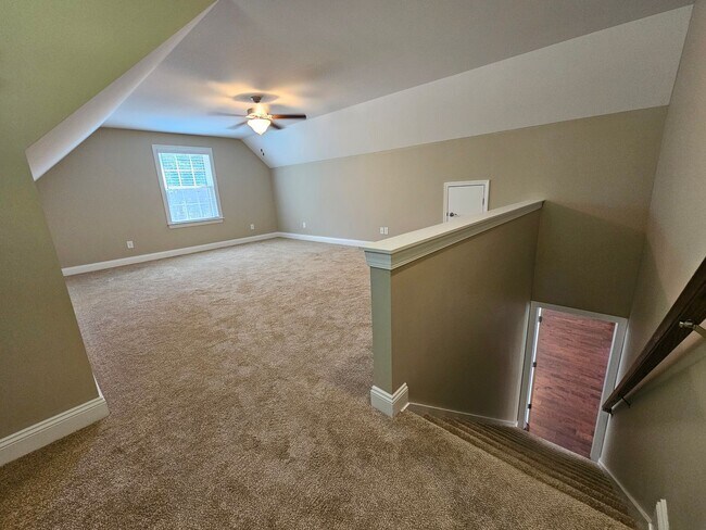 Building Photo - NEW LISTING!!!!!