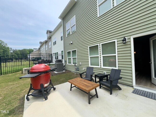 Building Photo - 276 Shingle Oak Rd