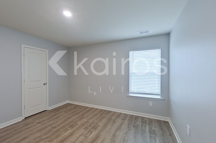 Building Photo - 1056 Pilgrim Ln