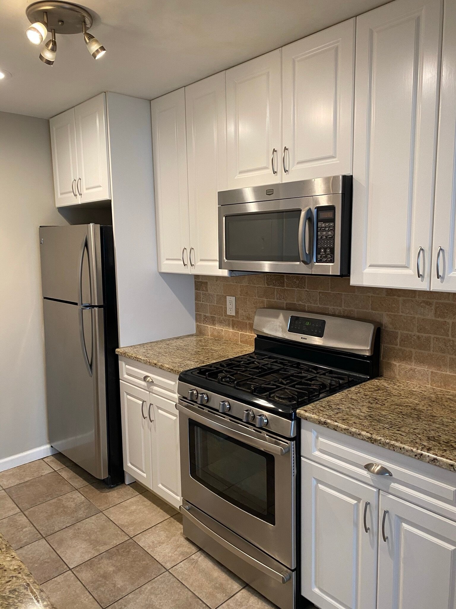 Building Photo - 20 Hillside Terrace