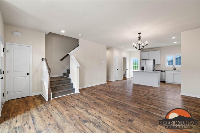 Building Photo - Charming Townhome with Garage and Bonus Room