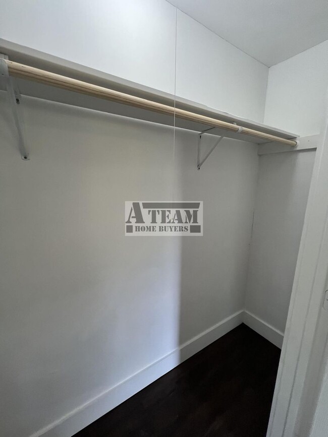 Building Photo - Cozy 2 Bedroom 1 Bathroom for rent in Mala...