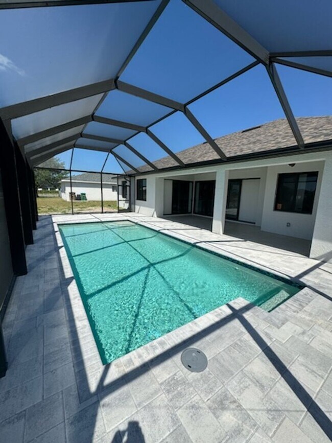 Building Photo - Move In Special! Pool Home with Canal View
