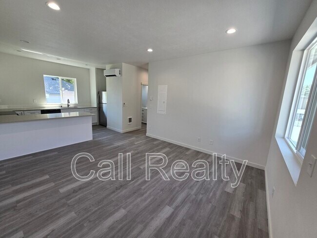 Building Photo - 4215 N Locust Rd