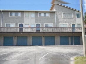 Building Photo - Waterfront 2BR Condo with Private Garage and Water Views in Tampa