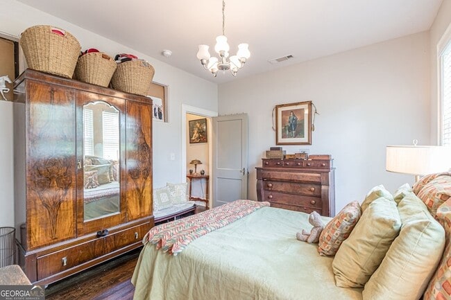 Building Photo - 1878 Cambridge Ave