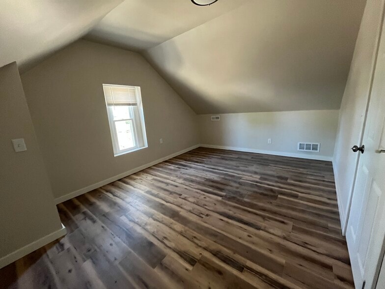 Building Photo - 720 Green Cook Rd