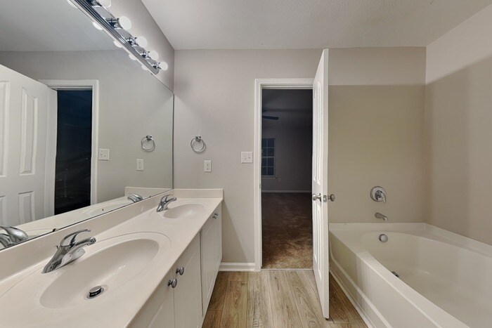 Building Photo - 2521 Mulberry Pond Dr