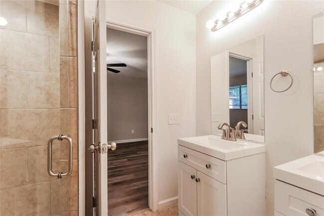 Building Photo - 3810 Birch Villa Dr