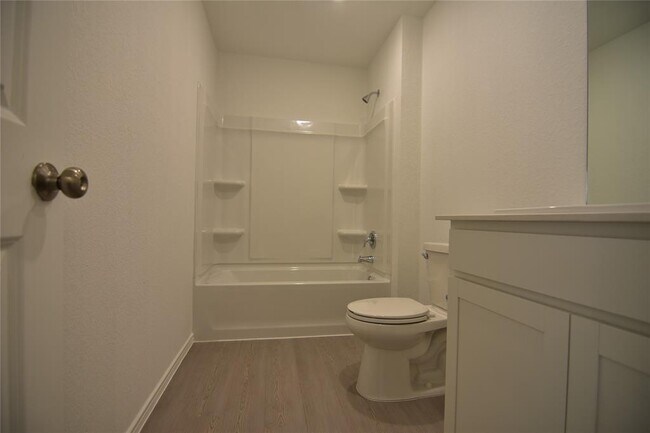 Building Photo - 343 Keefer